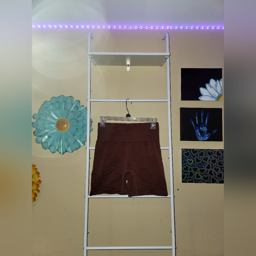 Maroon/brown biker shorts